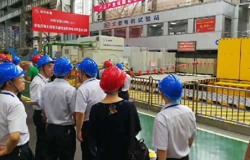 HD8000��Ƶ�����׺�����̨24MW��6000r/min�ܵ�ѹ������ͬ������ͷ˳������ж�����